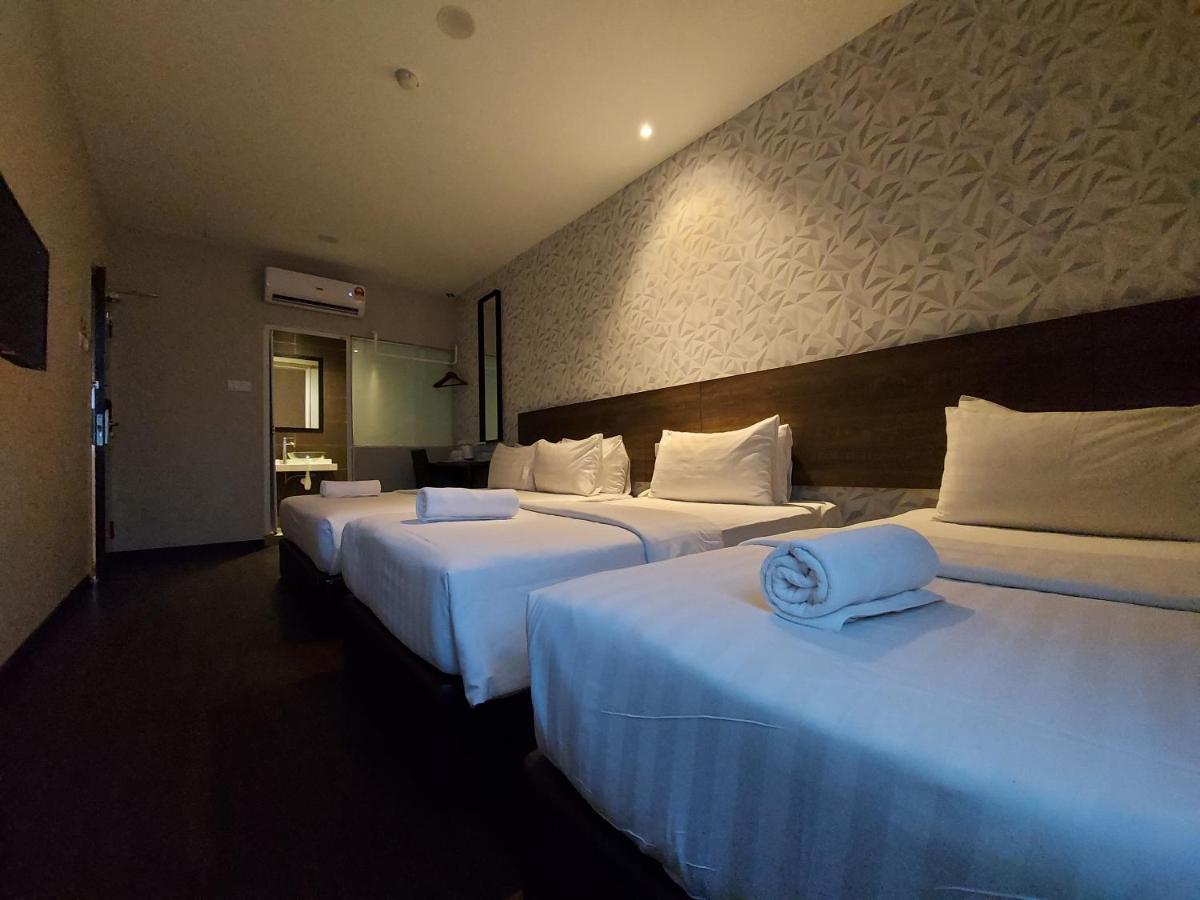 Miico Hotel @ Mount Austin Джохор Бахру Екстериор снимка