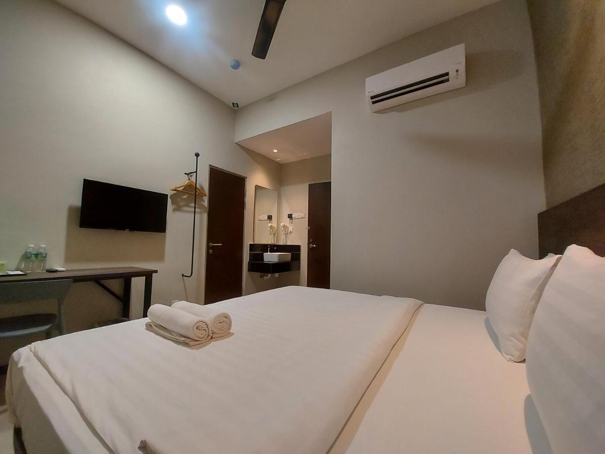 Miico Hotel @ Mount Austin Джохор Бахру Екстериор снимка