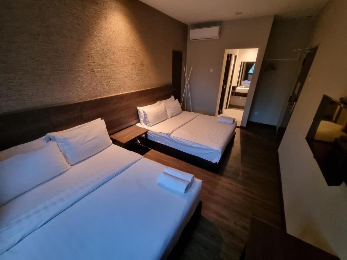 Miico Hotel @ Mount Austin Джохор Бахру Екстериор снимка