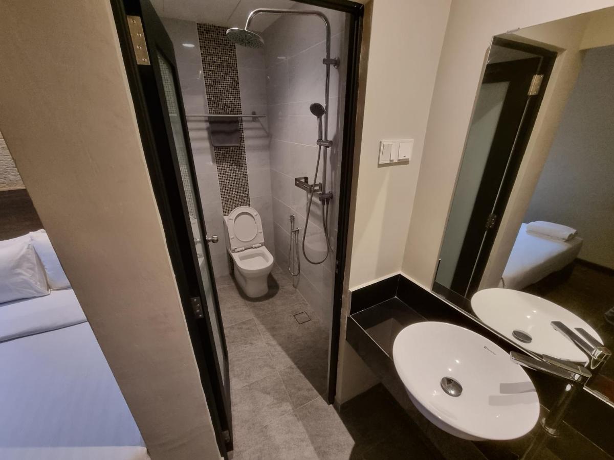 Miico Hotel @ Mount Austin Джохор Бахру Екстериор снимка