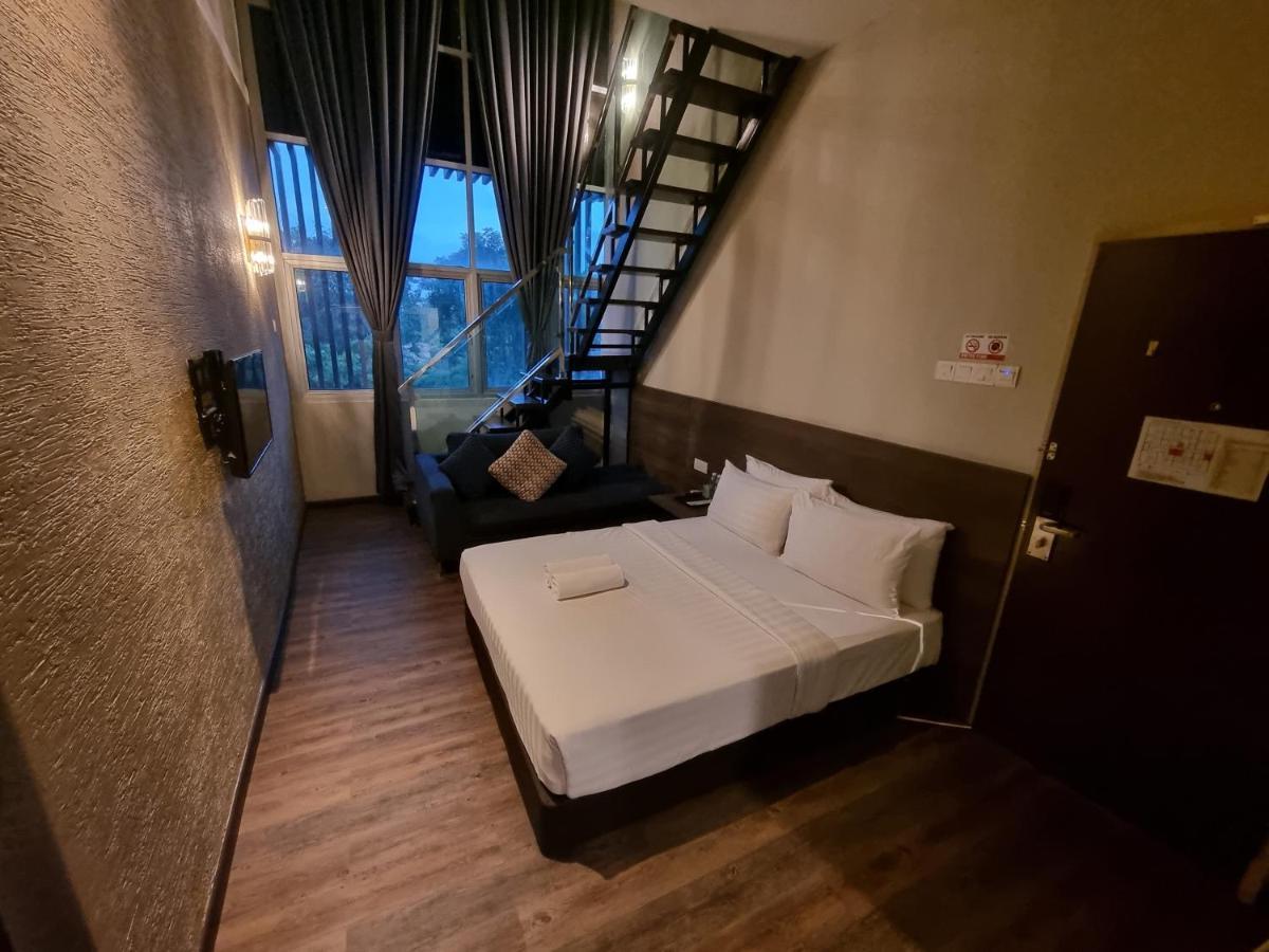 Miico Hotel @ Mount Austin Джохор Бахру Екстериор снимка