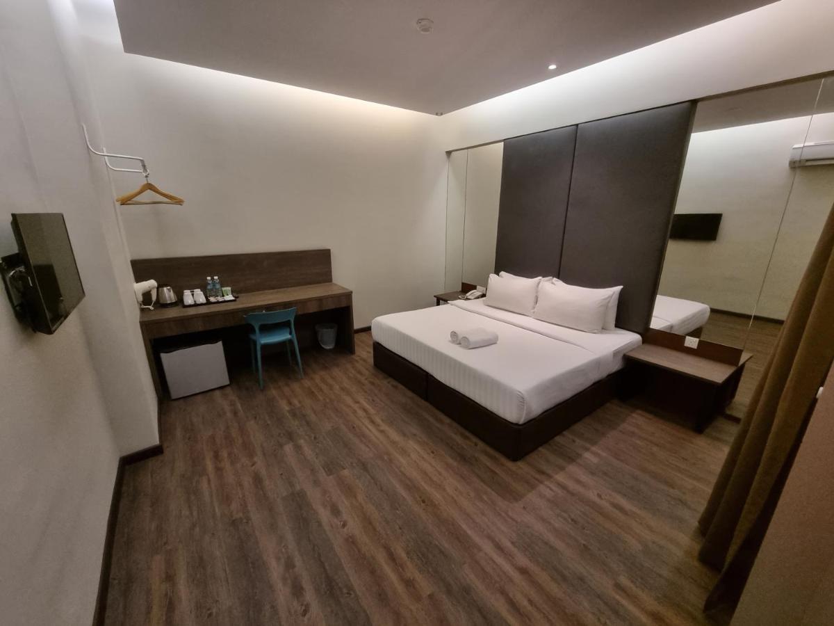 Miico Hotel @ Mount Austin Джохор Бахру Екстериор снимка