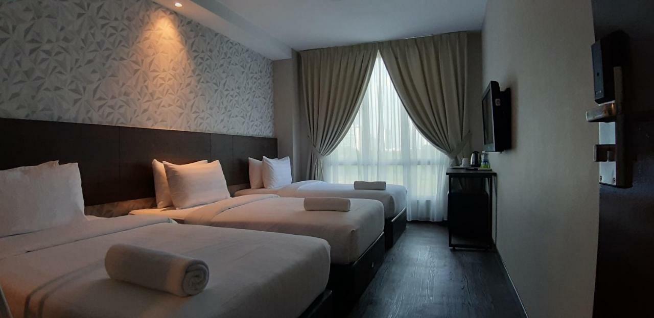 Miico Hotel @ Mount Austin Джохор Бахру Екстериор снимка