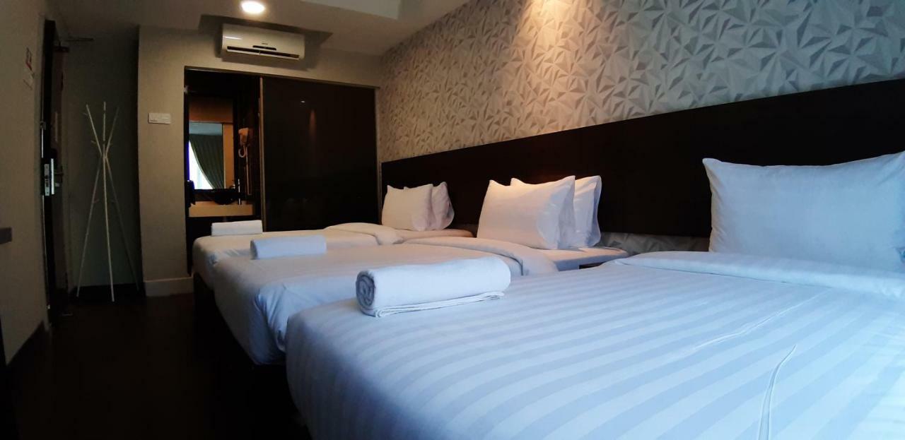 Miico Hotel @ Mount Austin Джохор Бахру Екстериор снимка