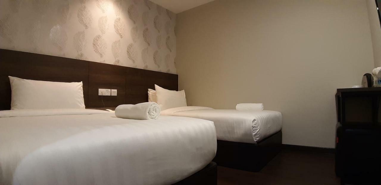 Miico Hotel @ Mount Austin Джохор Бахру Екстериор снимка