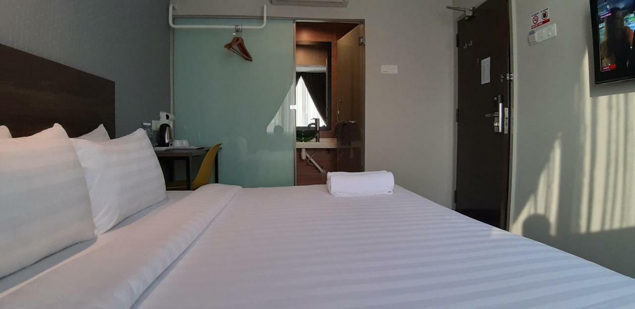 Miico Hotel @ Mount Austin Джохор Бахру Екстериор снимка