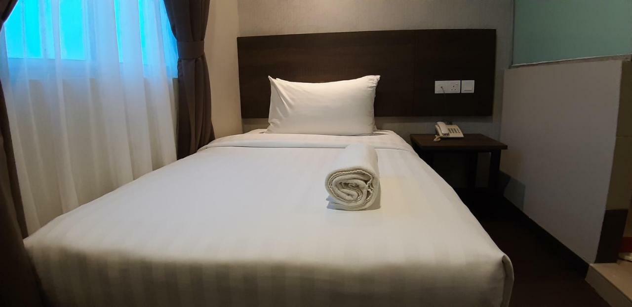 Miico Hotel @ Mount Austin Джохор Бахру Екстериор снимка