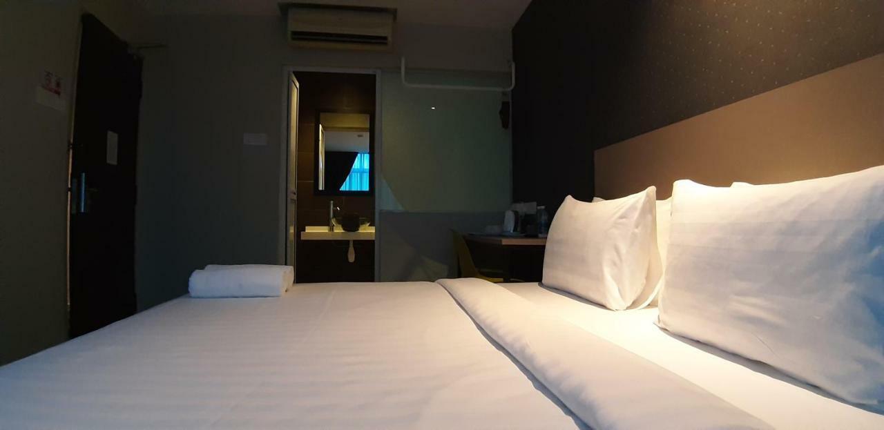Miico Hotel @ Mount Austin Джохор Бахру Екстериор снимка