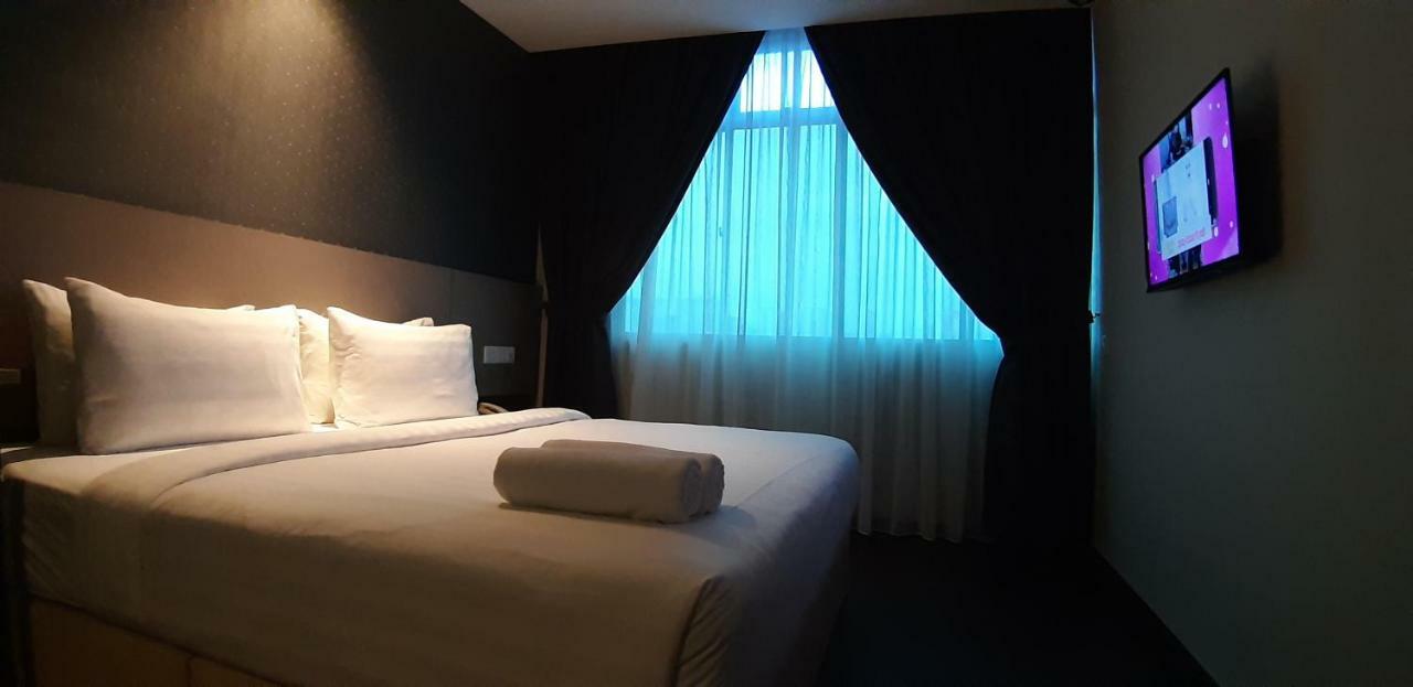 Miico Hotel @ Mount Austin Джохор Бахру Екстериор снимка