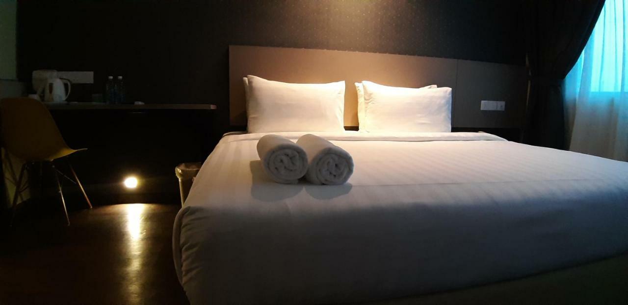 Miico Hotel @ Mount Austin Джохор Бахру Екстериор снимка