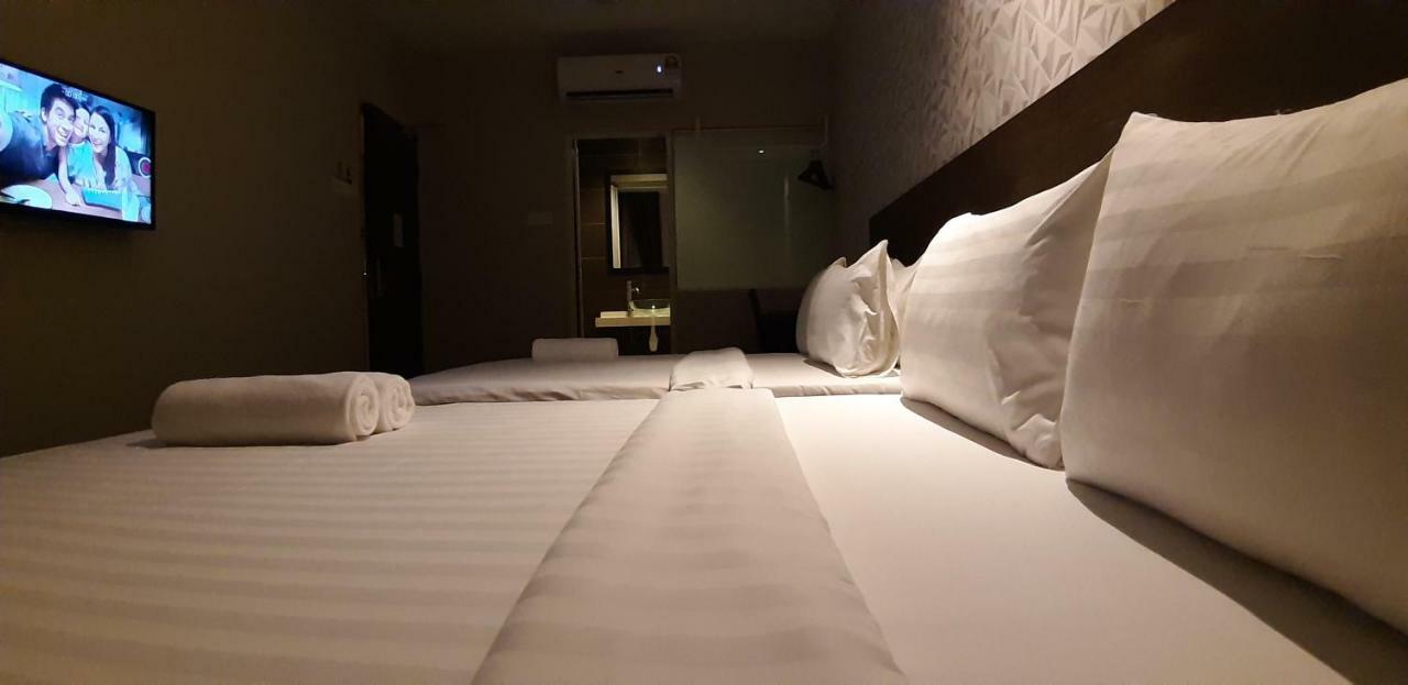 Miico Hotel @ Mount Austin Джохор Бахру Екстериор снимка