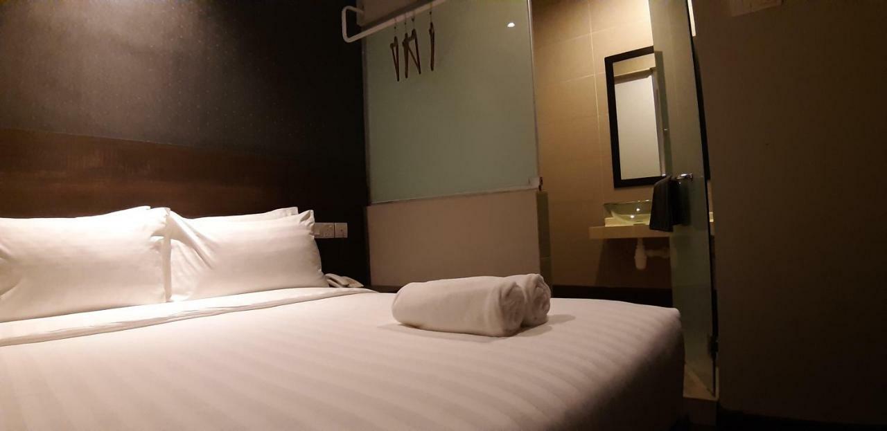 Miico Hotel @ Mount Austin Джохор Бахру Екстериор снимка
