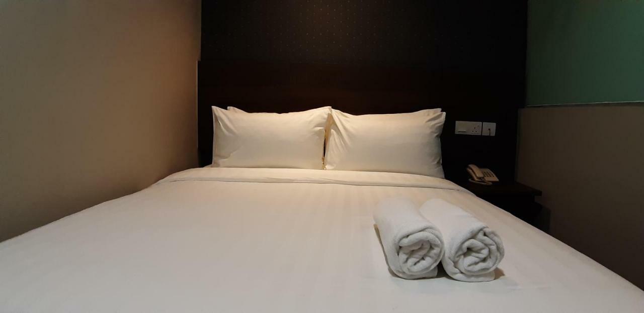 Miico Hotel @ Mount Austin Джохор Бахру Екстериор снимка