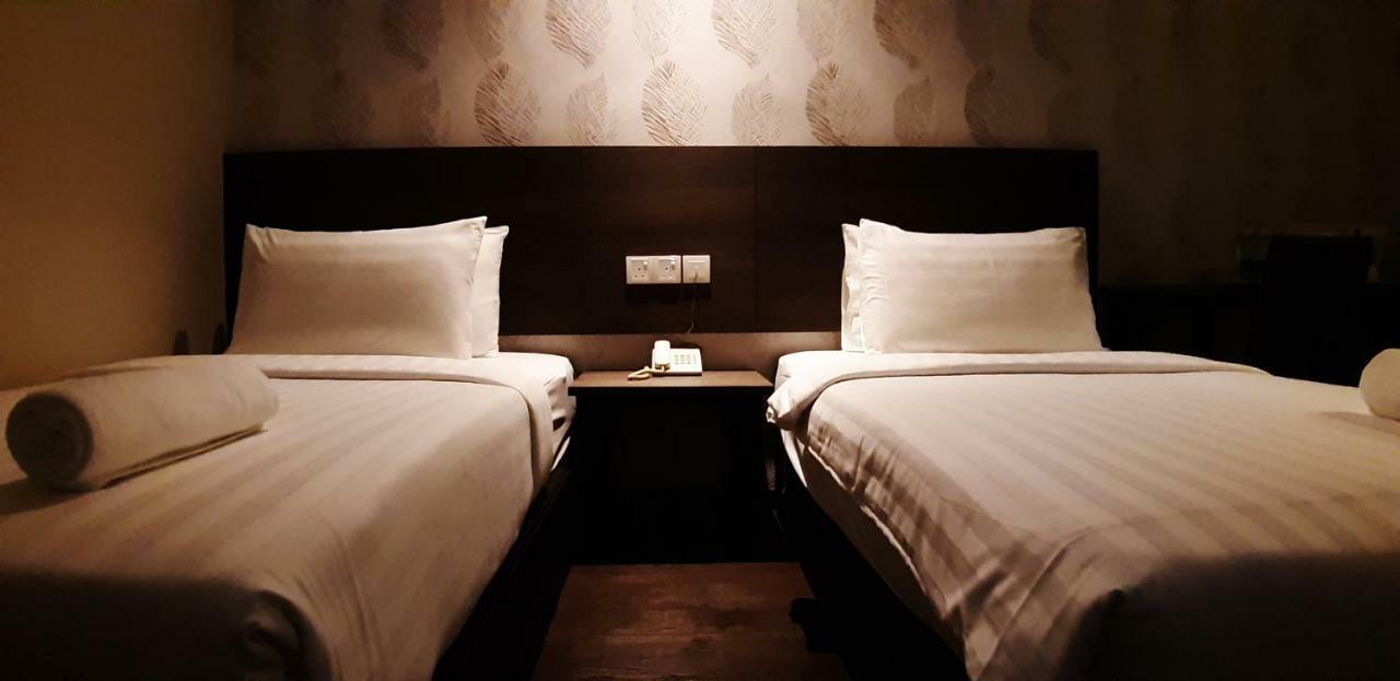 Miico Hotel @ Mount Austin Джохор Бахру Екстериор снимка