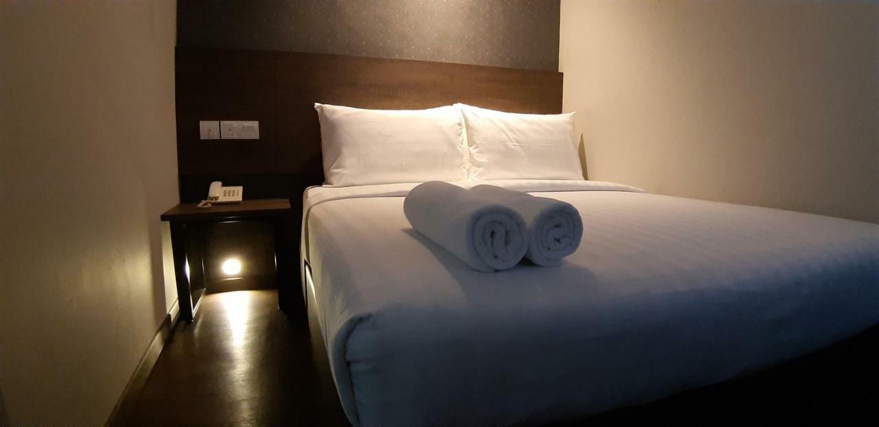 Miico Hotel @ Mount Austin Джохор Бахру Екстериор снимка