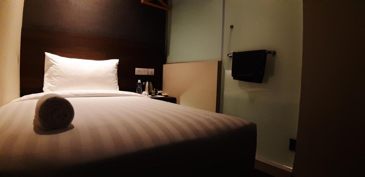 Miico Hotel @ Mount Austin Джохор Бахру Екстериор снимка