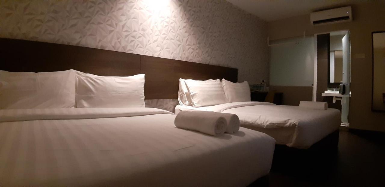 Miico Hotel @ Mount Austin Джохор Бахру Екстериор снимка