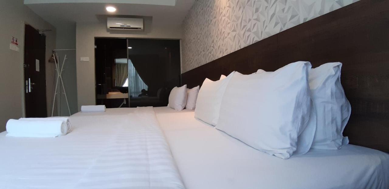 Miico Hotel @ Mount Austin Джохор Бахру Екстериор снимка