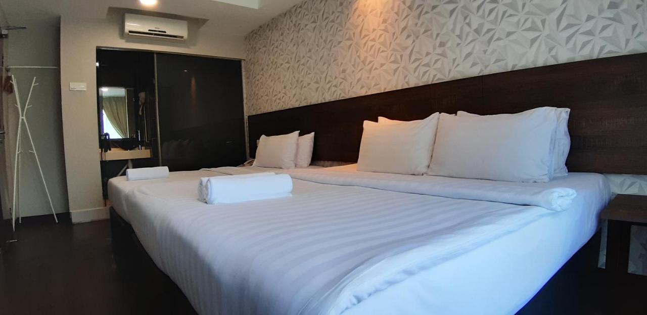Miico Hotel @ Mount Austin Джохор Бахру Екстериор снимка