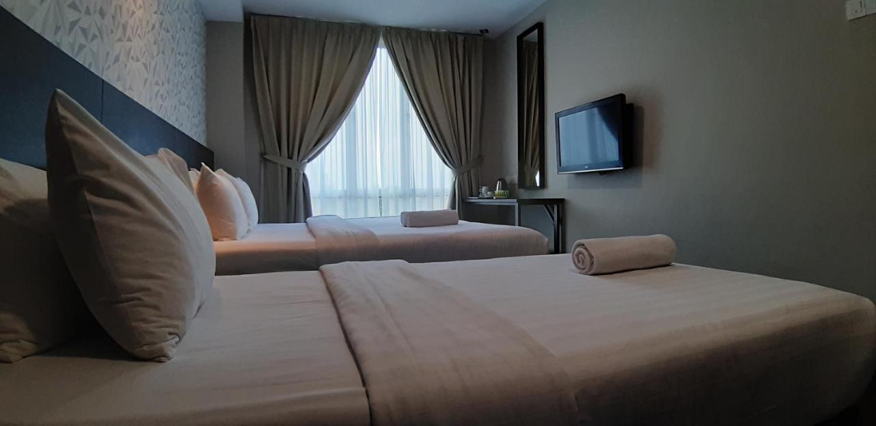 Miico Hotel @ Mount Austin Джохор Бахру Екстериор снимка